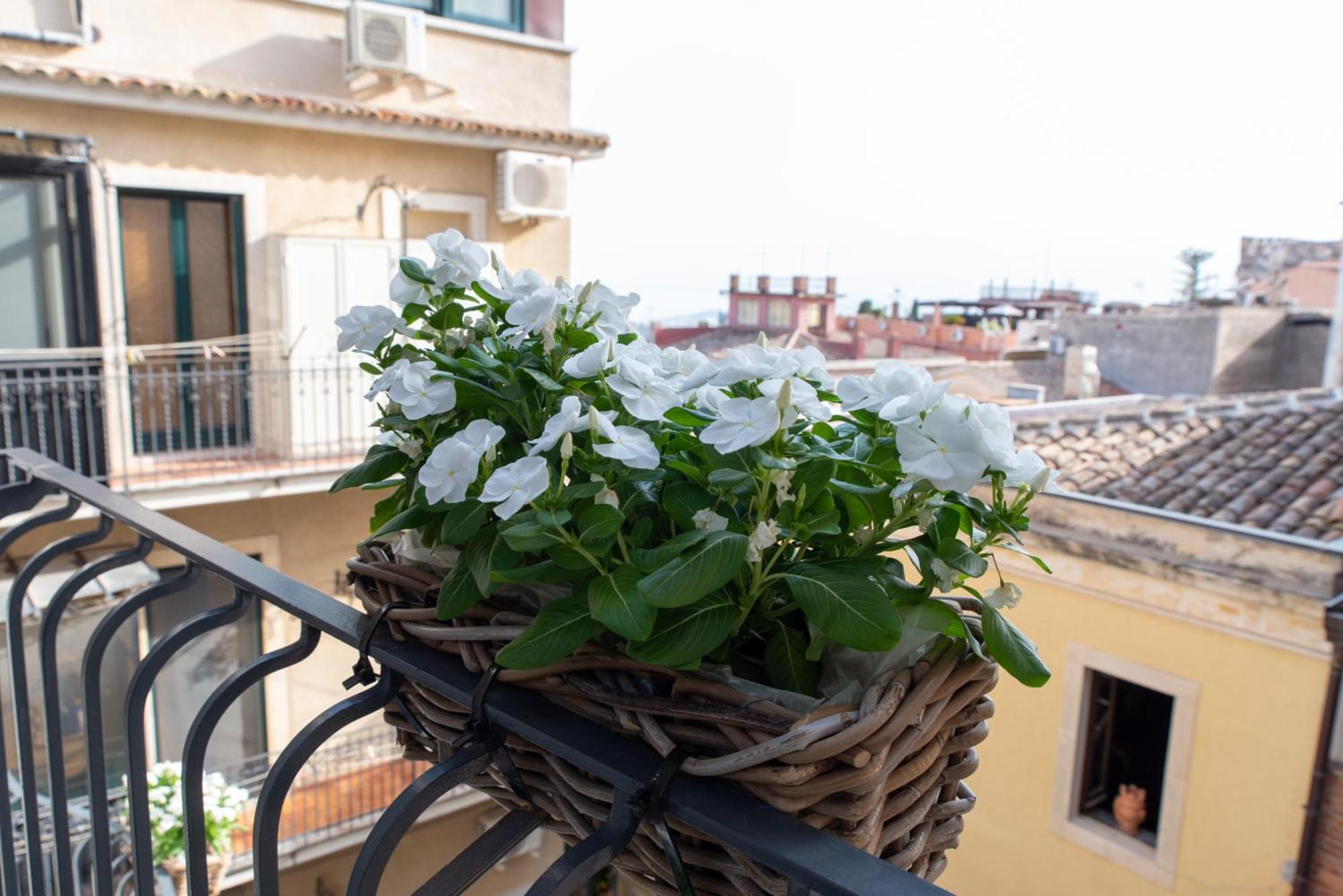 Villa D'Orville Luxury Suites Taormina Exterior photo