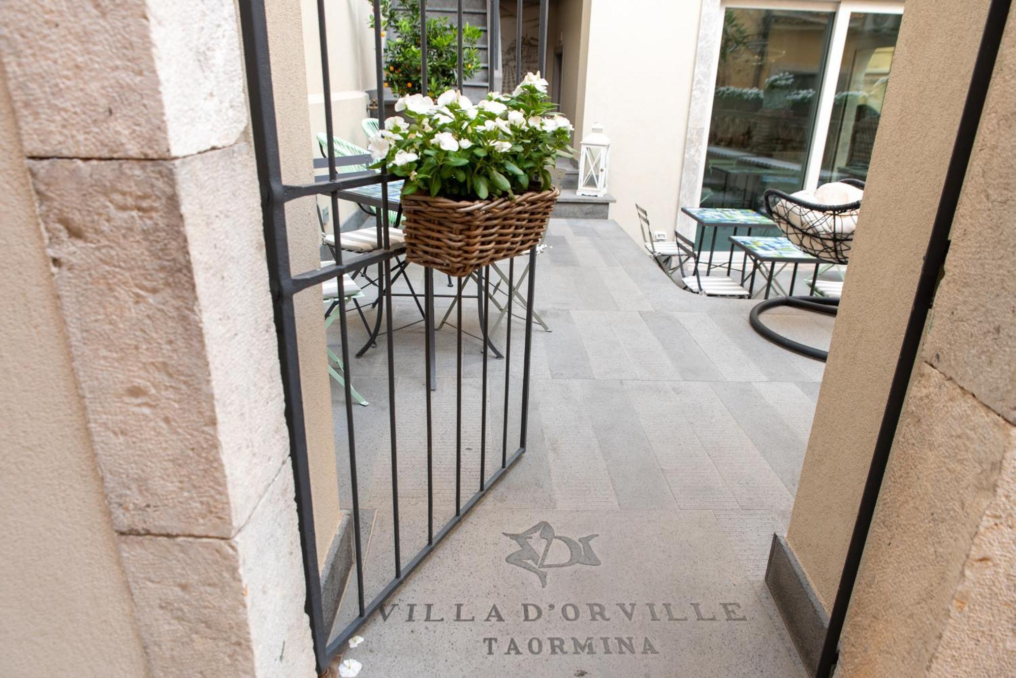 Villa D'Orville Luxury Suites Taormina Exterior photo