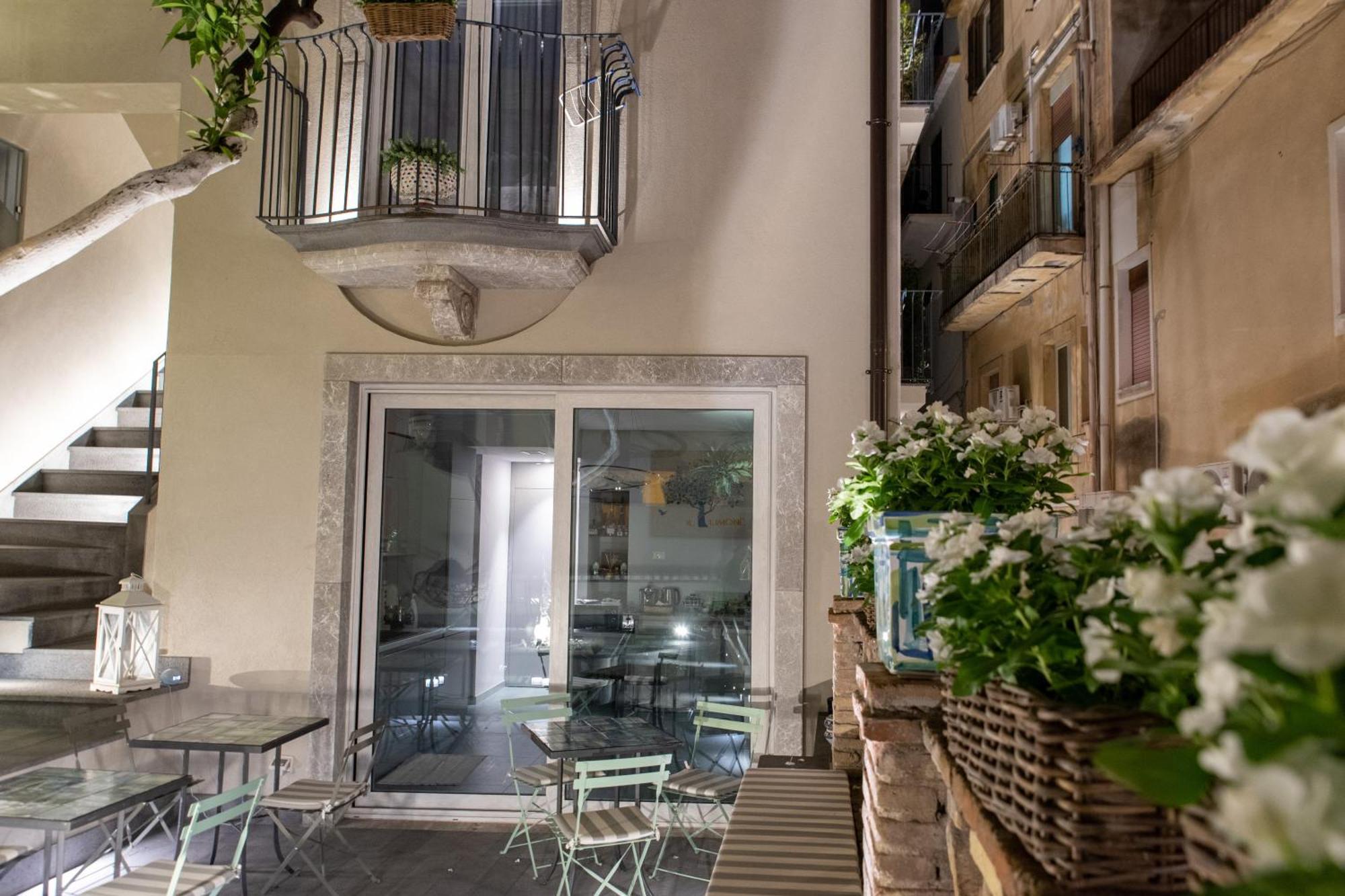 Villa D'Orville Luxury Suites Taormina Exterior photo