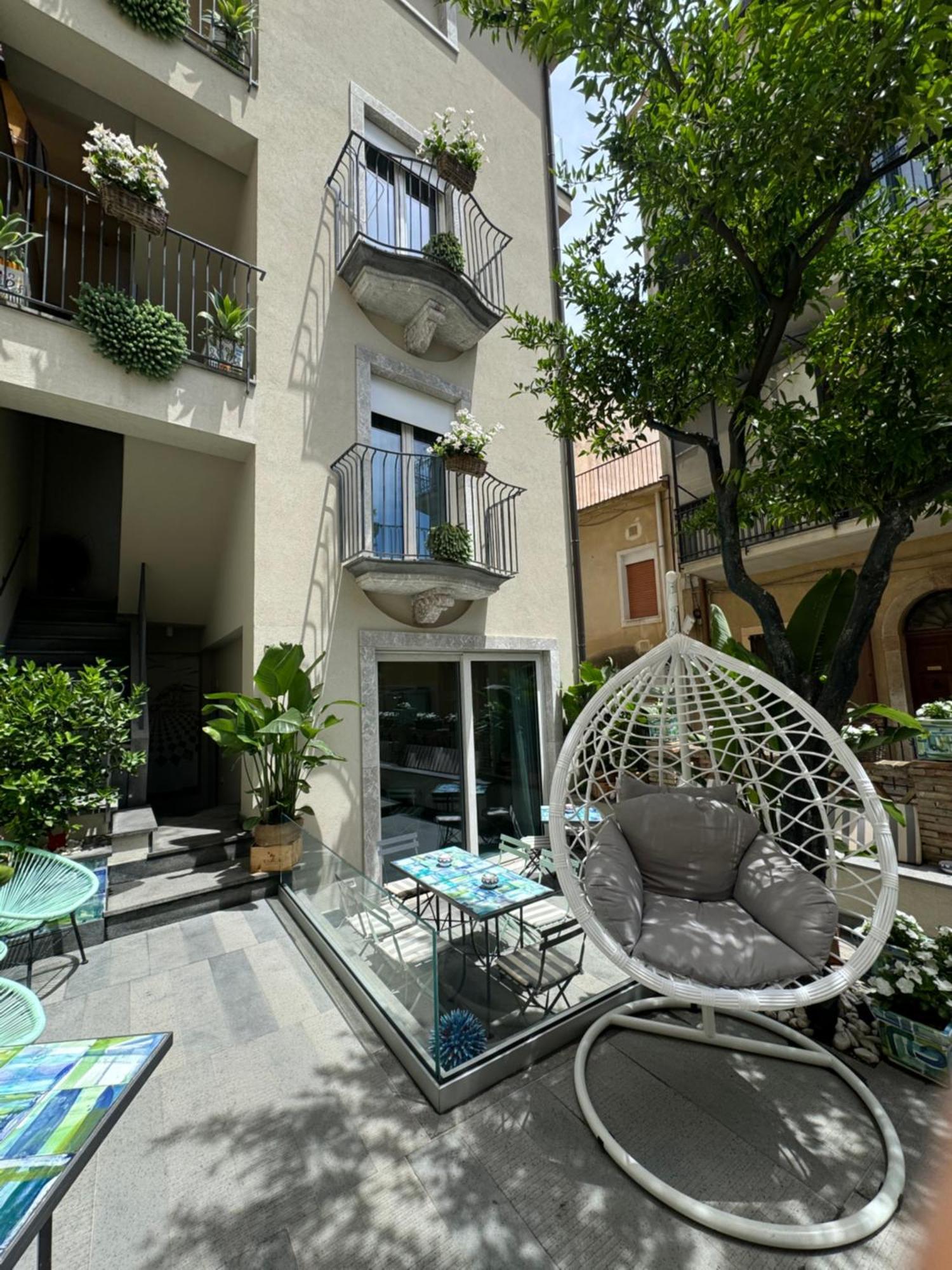 Villa D'Orville Luxury Suites Taormina Exterior photo