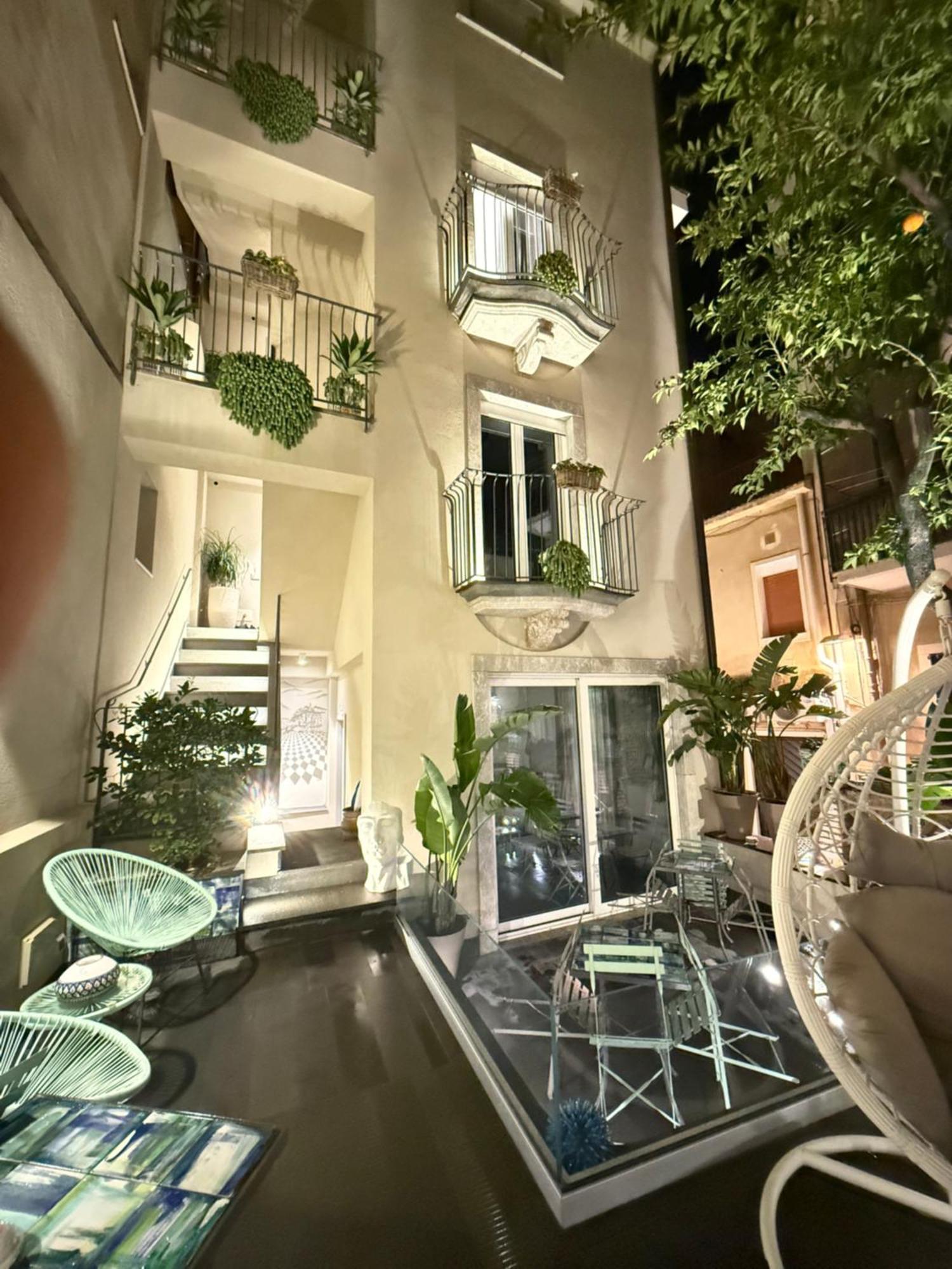 Villa D'Orville Luxury Suites Taormina Exterior photo